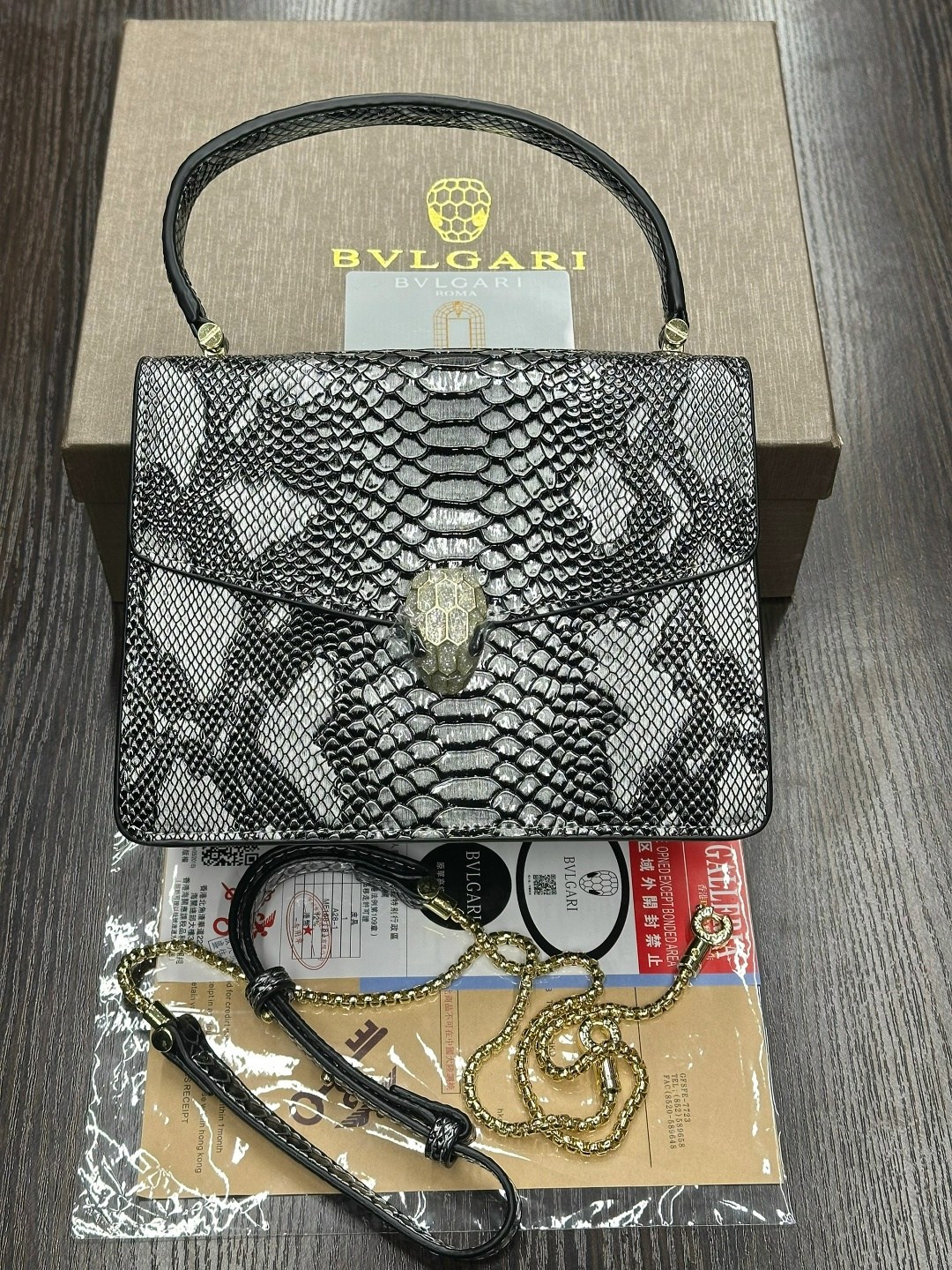 сумка bvlgari,булгари сумка,белая сумка булгари,женская кожаная сумка bvlgari serpenti forever mini белая,bvlgari сумка на плечо