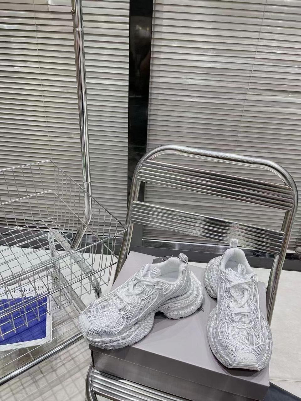 кроссовки женские balenciaga,кроссовки баленсиага,кроссовки balenciaga,кроссовки баленсиага женские,женские кроссовки