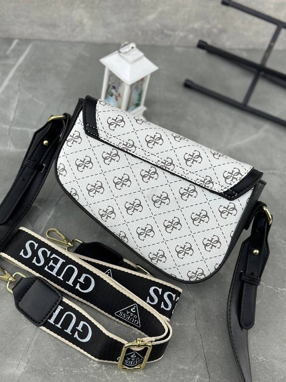 сумка женская guess,сумка седло guess,сумка guess,сумка на плечо кросс-боди guess,сумка guess женская через плечо