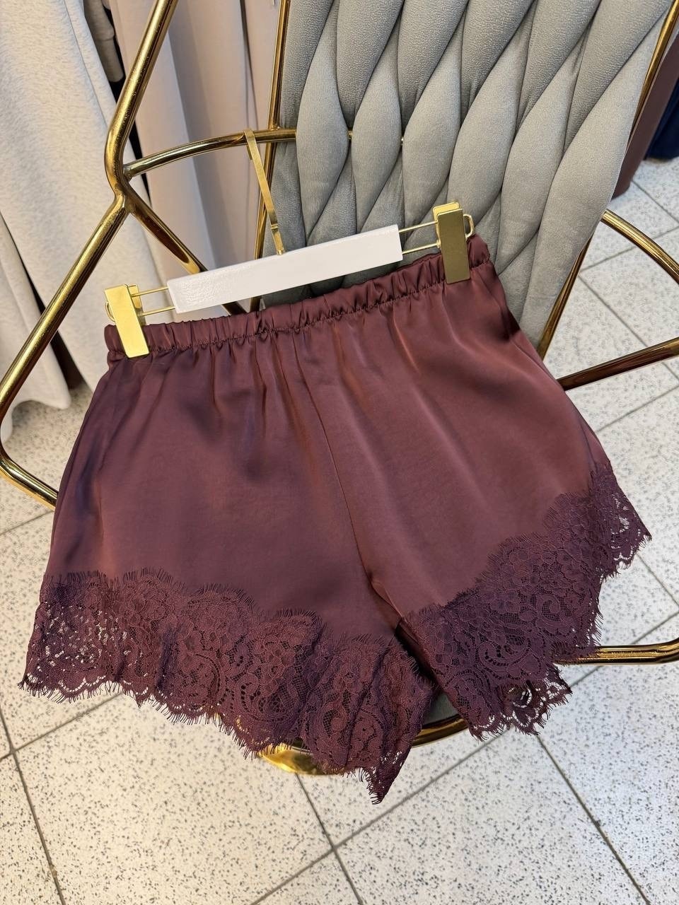 шелковые шорты,атласные шорты с кружевом,шорты кружевные,шорты с кружевом,шорты с оборками