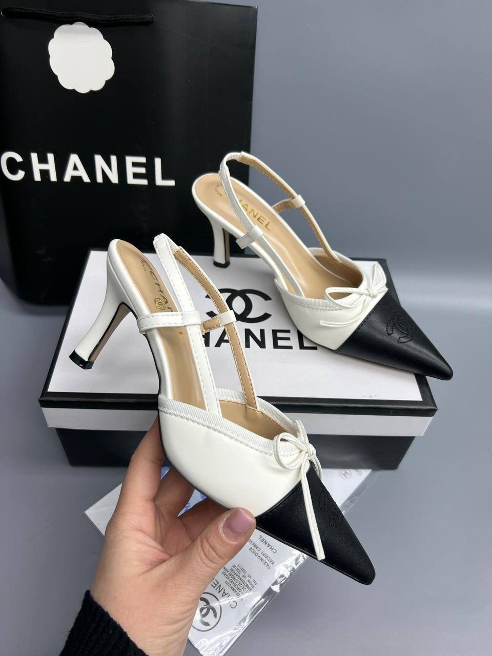 босоножки chanel,босоножки шанель на каблуке,туфли chanel,кожаные белые босоножки chanel на среднем каблуке,