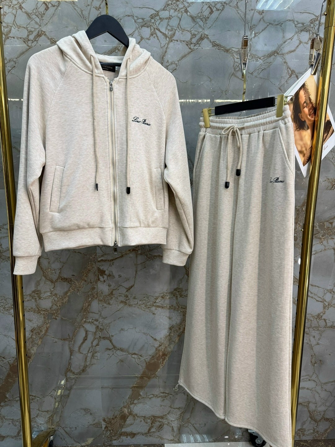 модные костюмы,костюм спортивный женский,спортивный костюм повседневный,костюм стильный,спортивный костюм miu miu