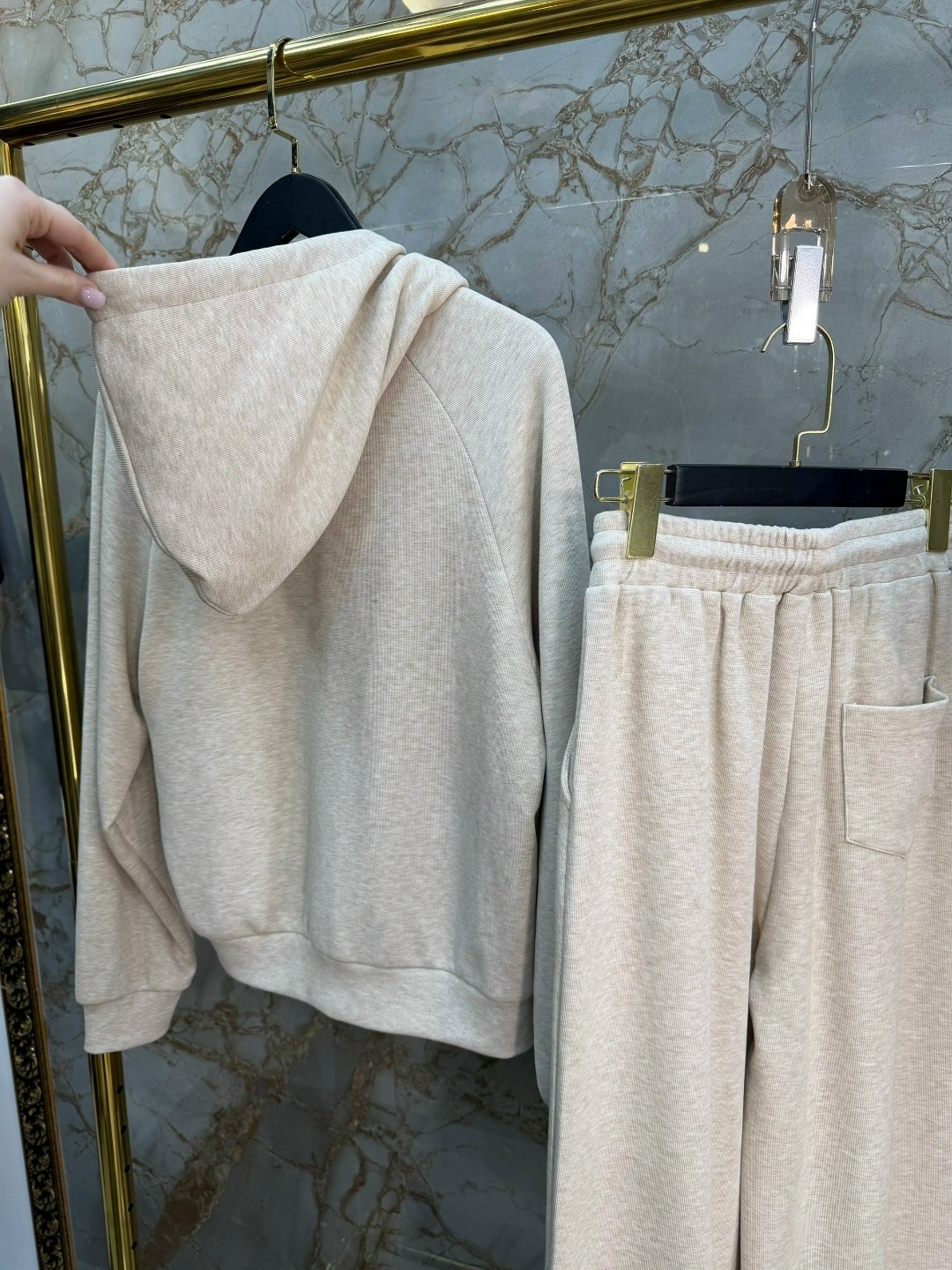 модные костюмы,костюм спортивный женский,спортивный костюм повседневный,костюм стильный,спортивный костюм miu miu