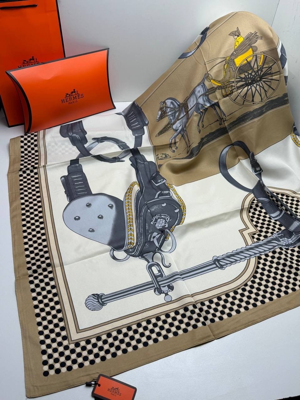 шелковый платок hermes,платки hermes,большой шелковый платок hermes,брендовый женский платок hermes,платок шейный hermes