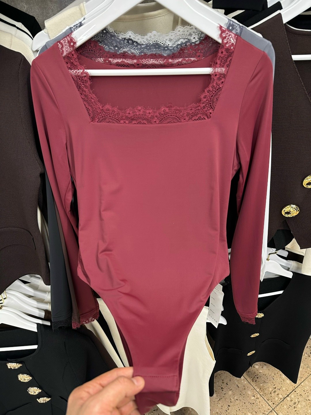 блузка-боди с вырезом каре кружево moremio,женская кофта,боди женское бордовое,блузка женская,блузка стильная