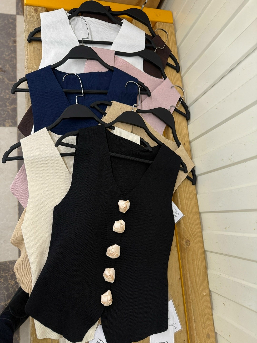 жилетка женская,женские жилеты,жилет женская вязаная,жилет для женщин,жилет на пуговицах