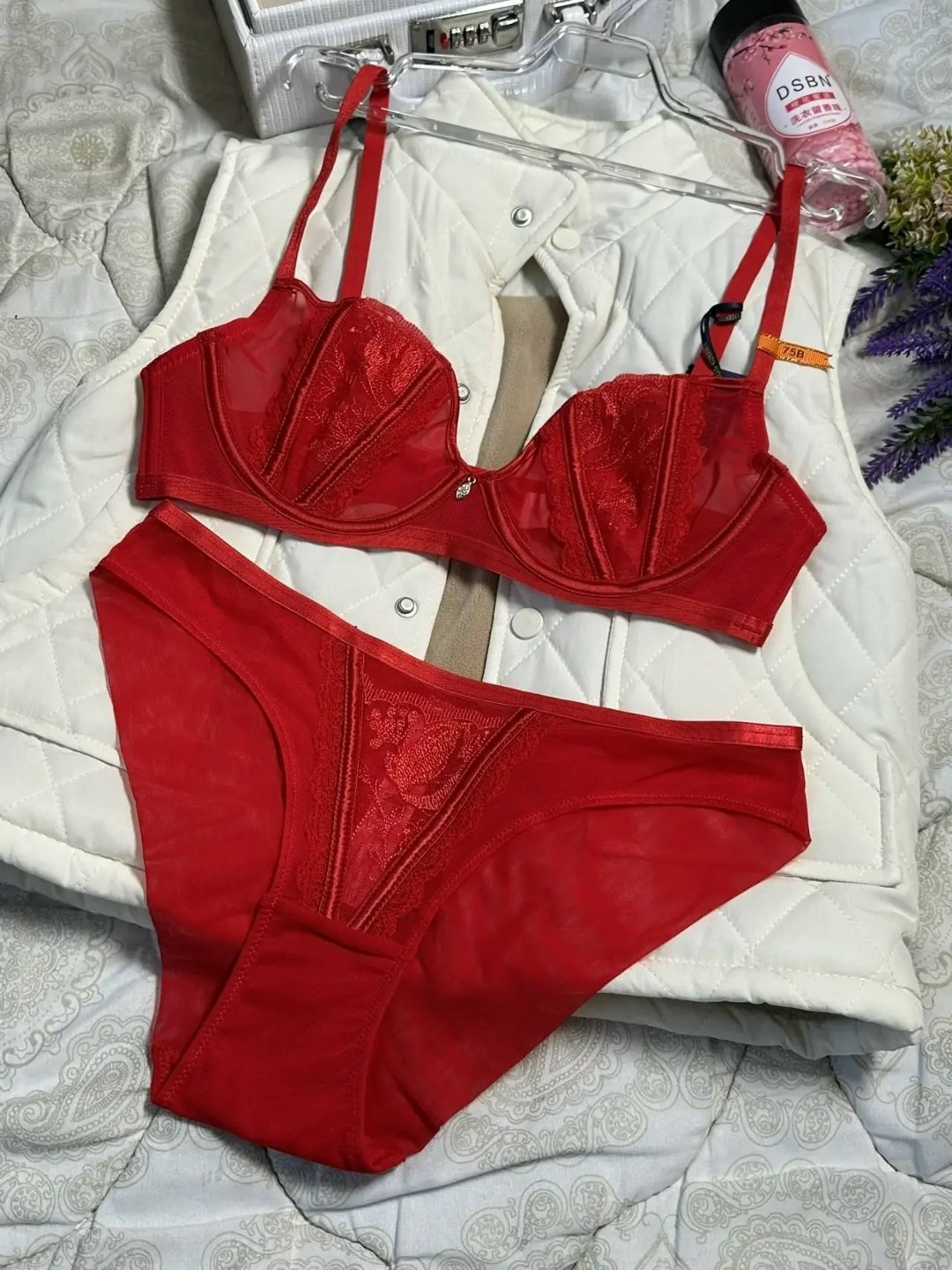 комплект женского нижнего белья,сексуальная нижнее белье,комплект нижнего белья,комплект enuoanggee,женское нижнее белье