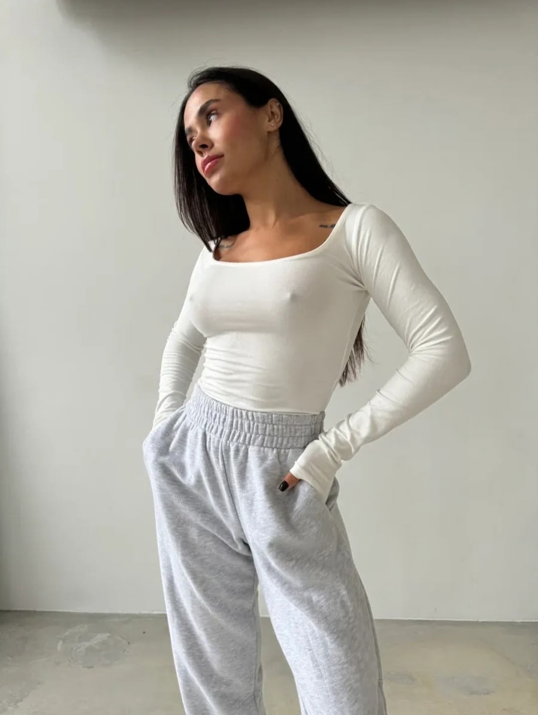 женская кофта,лонгслив,джемпер с вырезов,лонгслив женский белый,кофта женская с вырезом