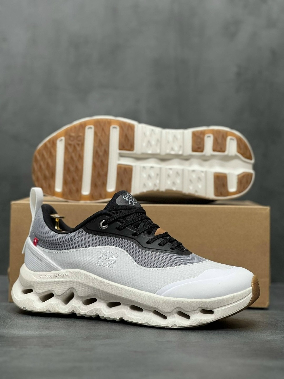 кроссовки loewe x cloudtilt 2 black white черный,кроссовки loewe x cloudtilt 2 black white,кроссовки on loewe x cloudtilt 2 черный,кроссовки из коллаборации с cloudtilt 2.0 loewe серый,кроссовки on cl