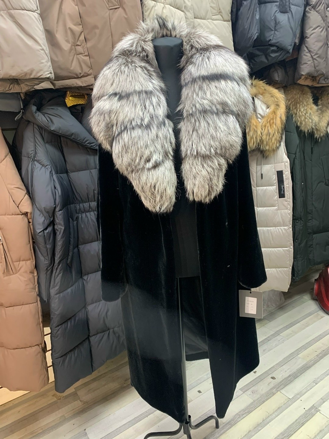 мутоновая шуба с песцовым воротником,шуба мутоновая с чернобуркой,шуба мутоновая воротник песец,шуба из мутона,шуба с песцовым воротником