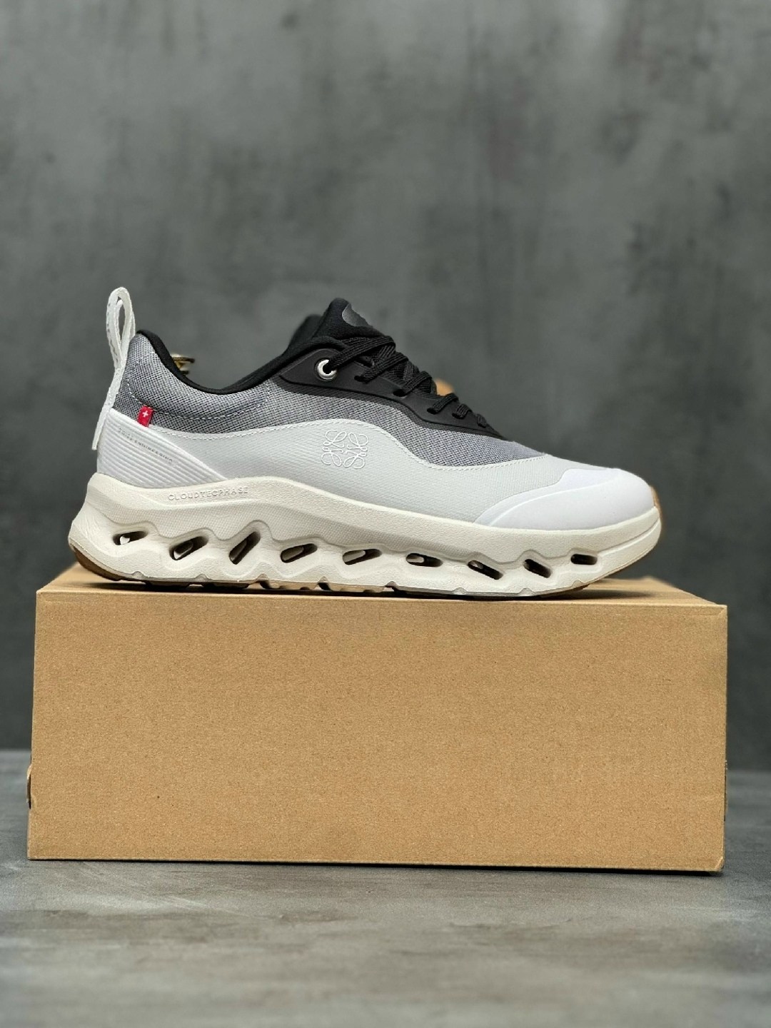 кроссовки loewe x cloudtilt 2 black white черный,кроссовки loewe x cloudtilt 2 black white,кроссовки on loewe x cloudtilt 2 черный,кроссовки из коллаборации с cloudtilt 2.0 loewe серый,кроссовки on cl