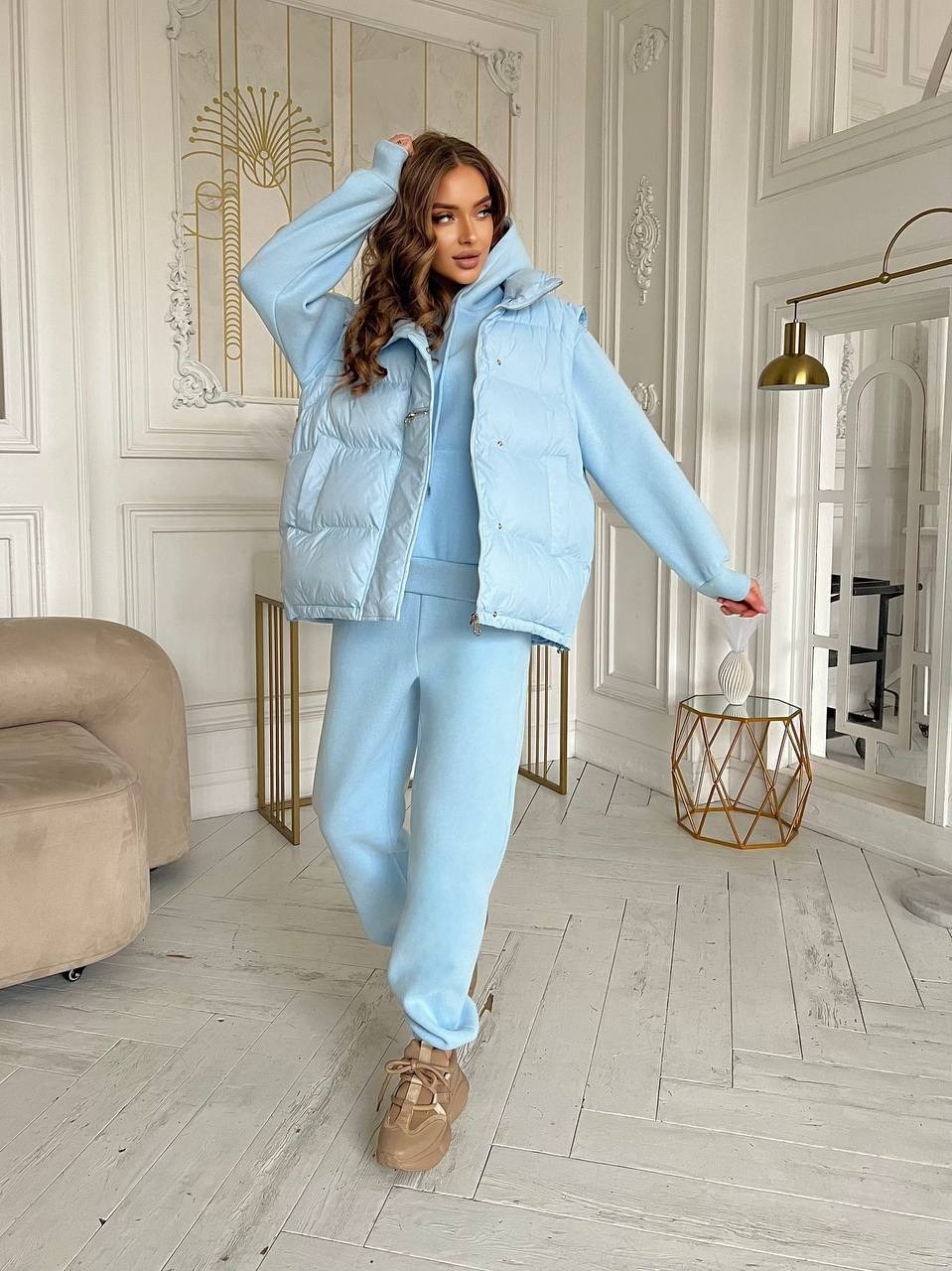 женский бежевый костюм тройка miu miu,бежевый спортивный костюм с жилеткой,жилетка женская,костюм женский тройка утепленный,бежевый костюм тройка женский