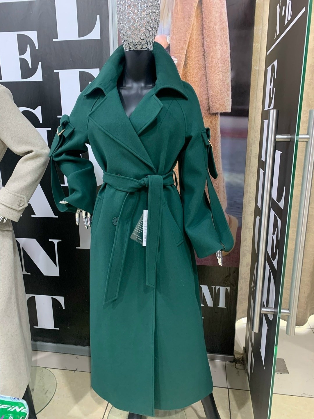стильное пальто,женское пальто,пальто,зеленое пальто,пальто изумрудного цвета