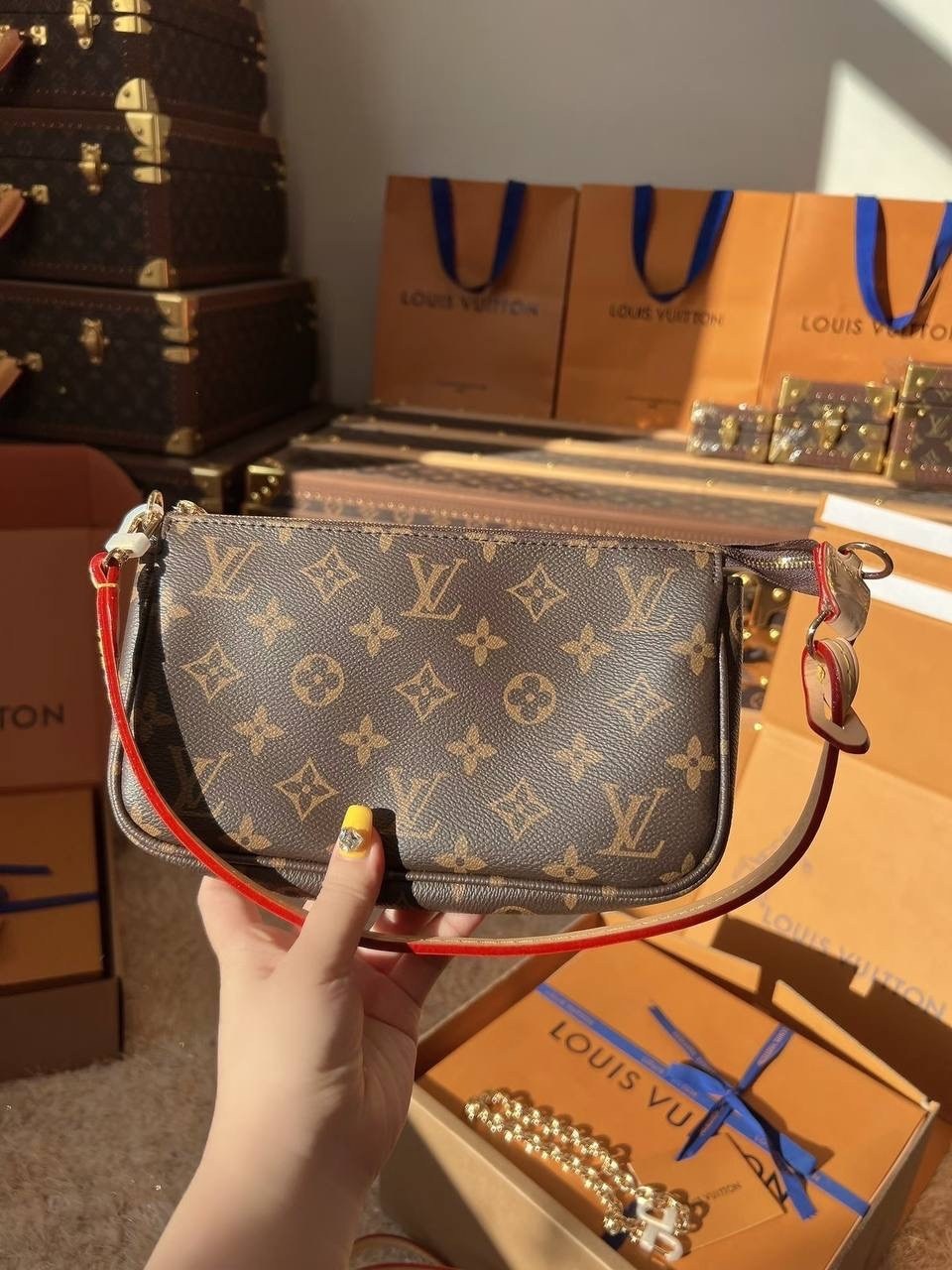 сумка на плечо louis vuitton,louis vuitton сумки,модная женская сумка,сумка женская louis vuitton,женская большая сумка с принтом louis vuitton