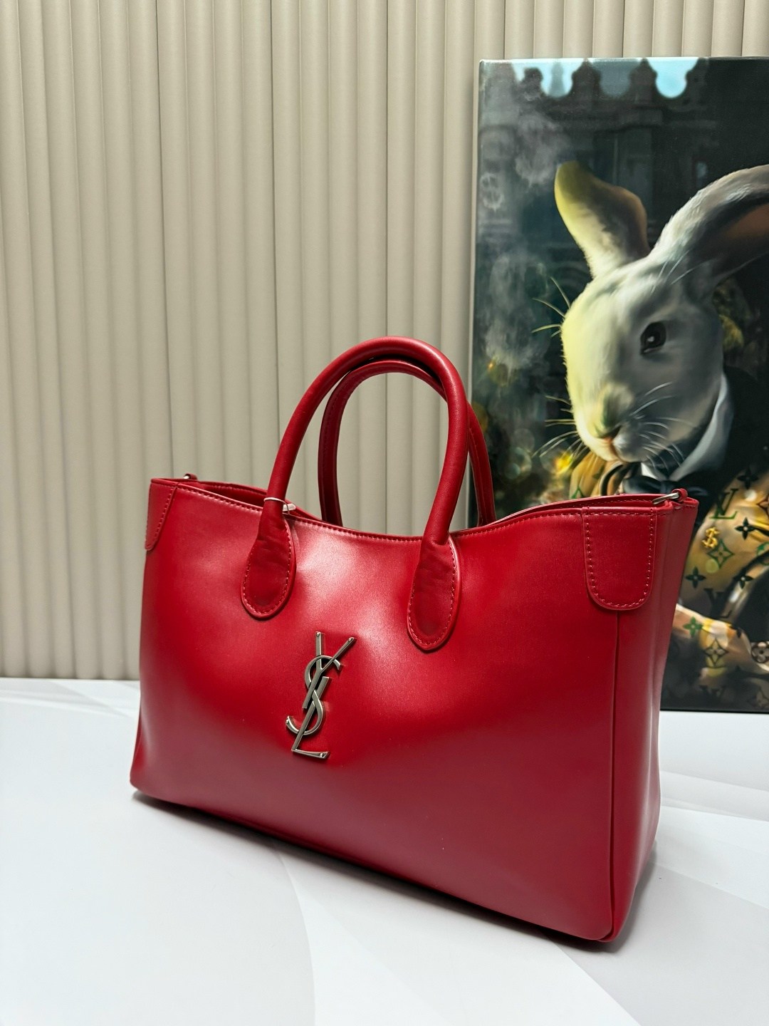 кожаная сумка lux saint laurent,сумка женская yves saint laurent,сумка saint laurent из натуральной гладкой кожи,женская чёрная сумка yves saint laurent 39x23 см,винтажная кожаная сумка lux saint laur