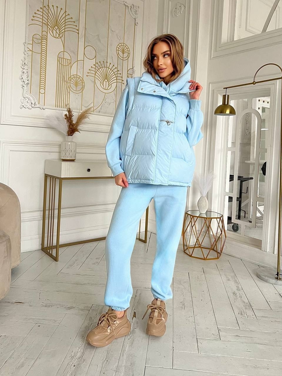 женский бежевый костюм тройка miu miu,бежевый спортивный костюм с жилеткой,жилетка женская,костюм женский тройка утепленный,бежевый костюм тройка женский