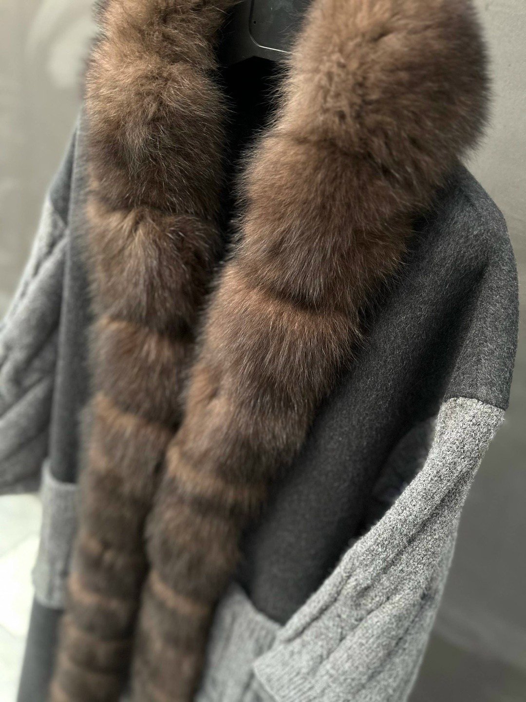 кардиган с мехом песца,кардиган длинный с отделкой натурального меха песца,кардиган с мехом,кашемировый кардиган с мехом финского песца,меховой кардиган