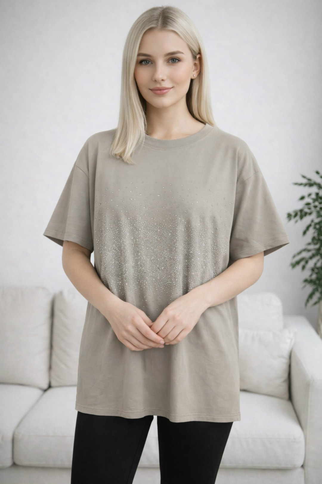 футболка оверсайз варенка со стразами серая варенка micca,футболки женская,футболка оверсайз со стразами варенка нарядная shmottop цвет серый,футболка оверсайз со стразами варенка,футболка варенка со