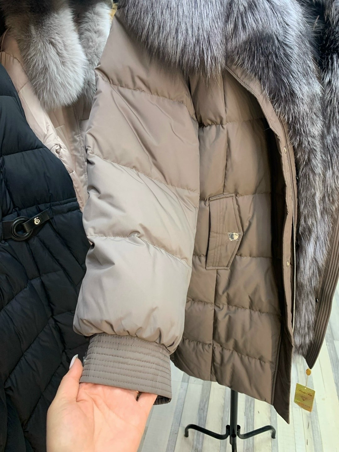 пуховик stella rossa коричневый,женский пуховик,пуховик с натуральным мехом,пуховики с мехом,пуховик женский с натуральным мехом