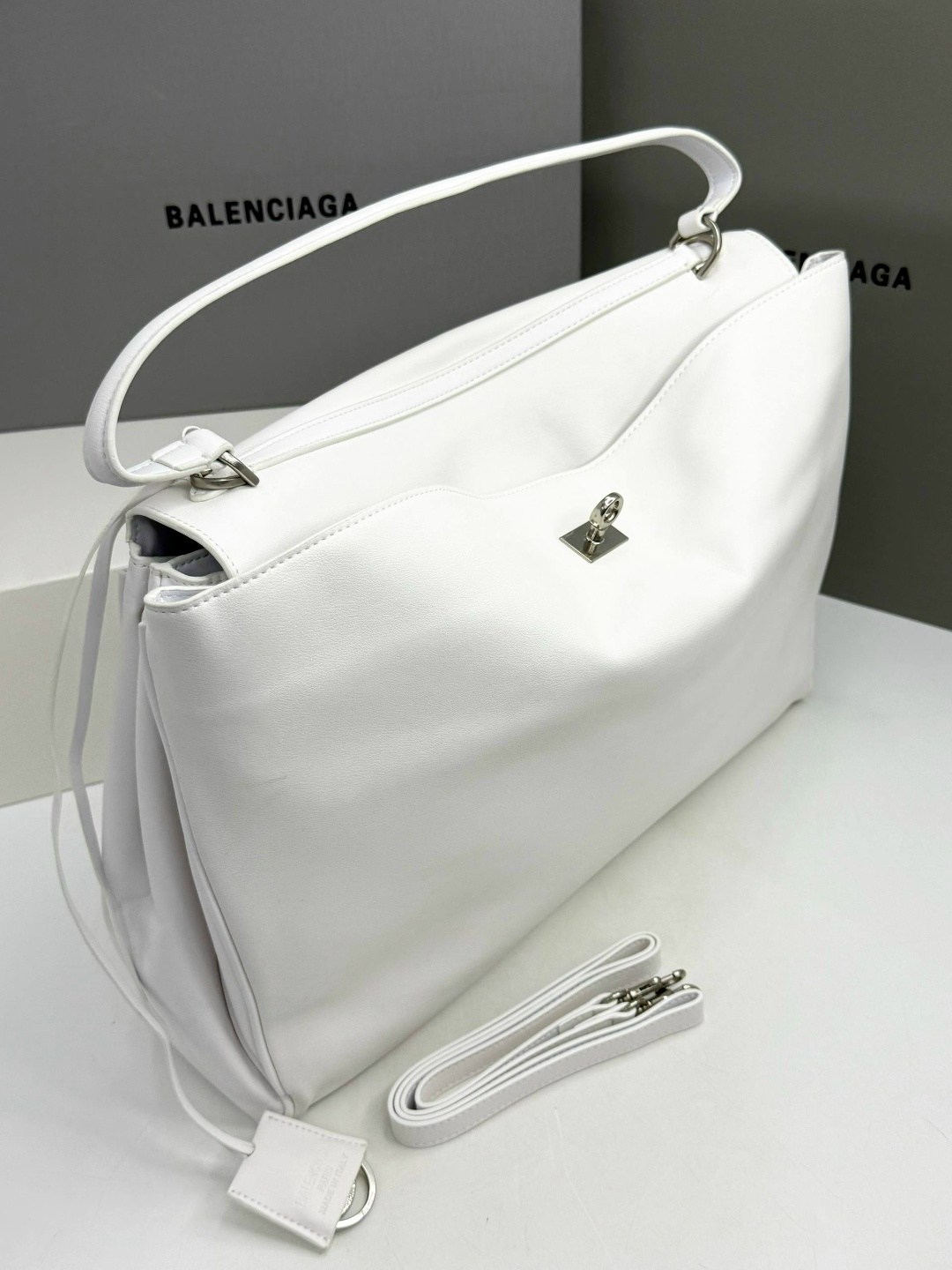 сумка женская balenciaga,сумка balenciaga,сумка balenciaga натуральная кожа 35-24 см,сумка,белая сумка