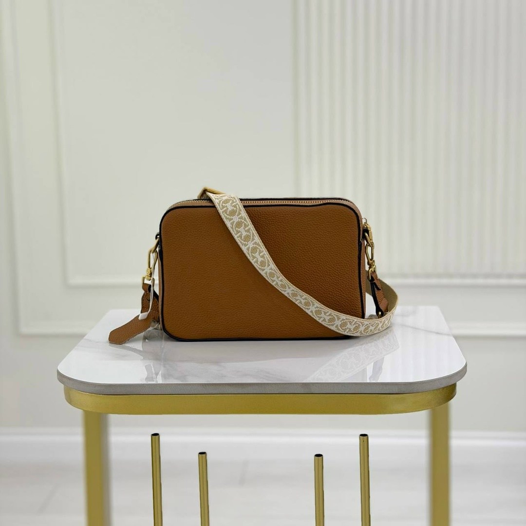 coccinelle сумка на плечо кросс-боди beat soft,сумка через плечо coccinelle,сумка coccinelle,coccinelle сумка на плечо кросс-боди,coccinelle сумка на плечо
