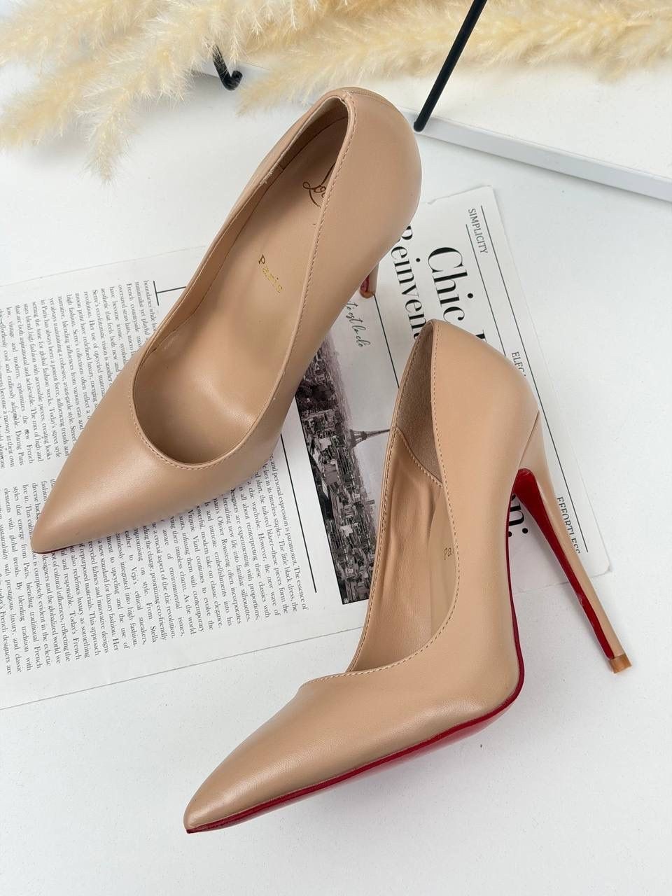 бежевые туфли,туфли christian louboutin,туфли лодочка,кожаные туфли kate 100 christian louboutin,туфли лодочки женские