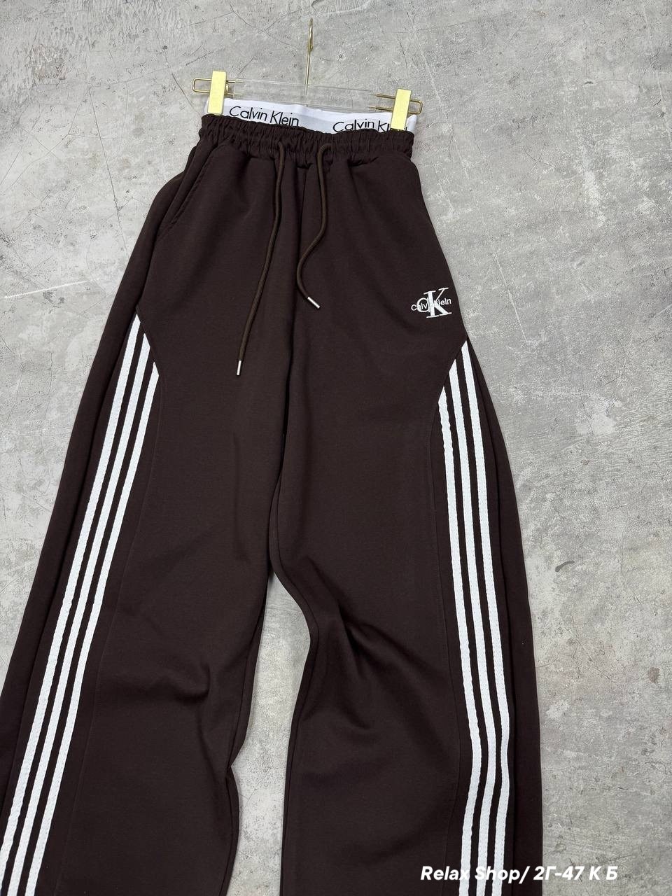 брюки карго с лампасами широкие y2k styfash,брюки оверсайз с лампасами широкие спортивные y2k,спортивные брюки,женские спортивные штаны,спортивные штаны