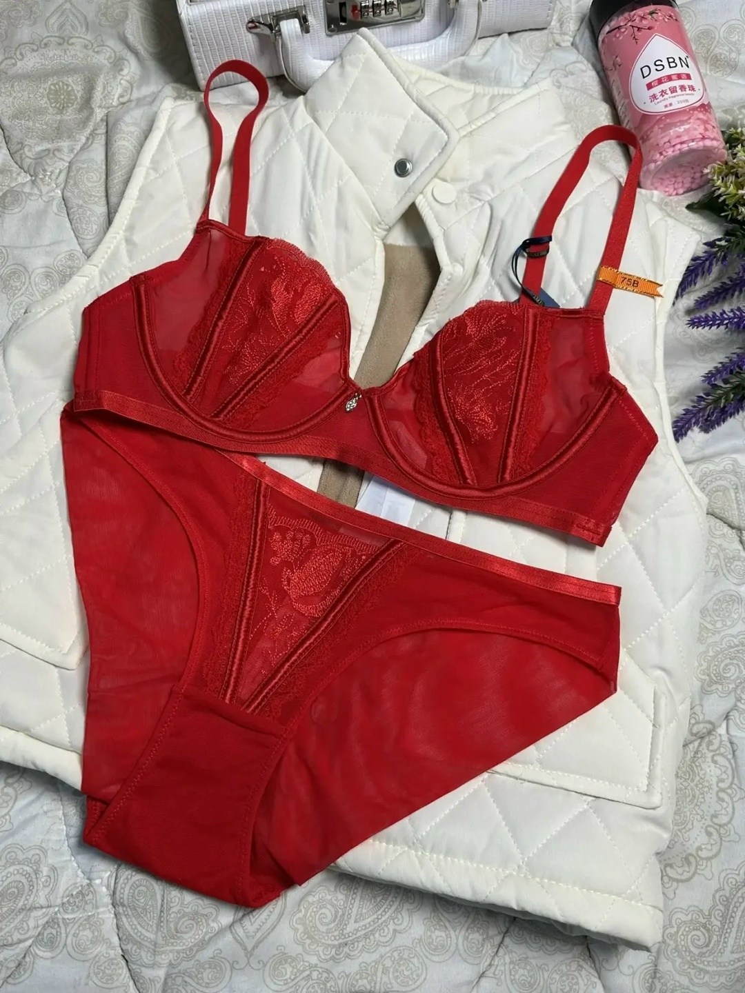 комплект женского нижнего белья,сексуальная нижнее белье,комплект нижнего белья,комплект enuoanggee,женское нижнее белье