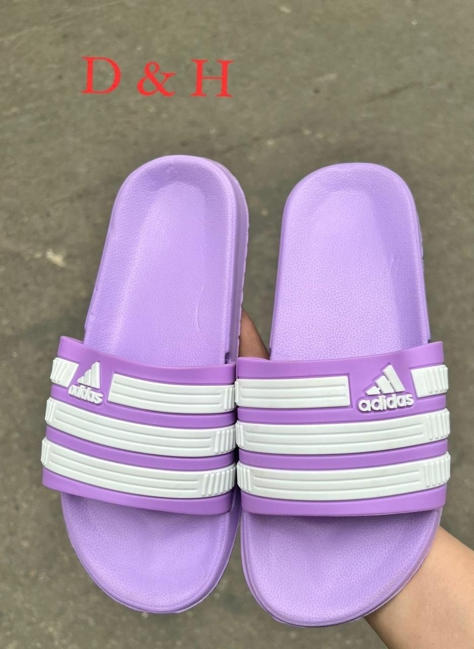 фиолетовые шлепки адидас,сланцы adidas adilette,сланцы adidas,шлепанцы адидас женские розовые,старые сланцы адидас розовые