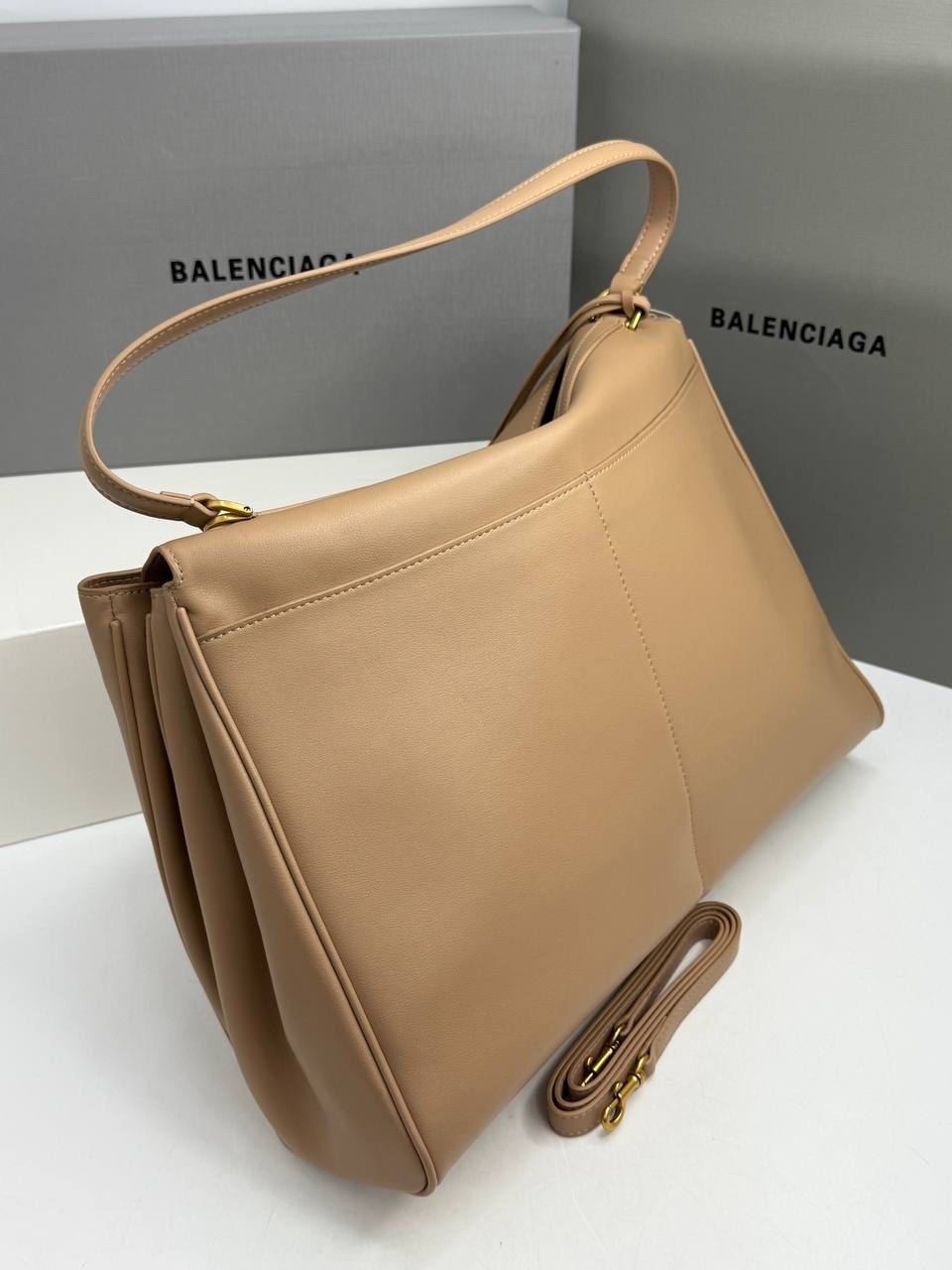 сумка balenciaga женская,сумка balenciaga,balenciaga сумка на плечо,сумка balenciaga натуральная кожа,сумка balenciaga черная натуральная кожа 35 см