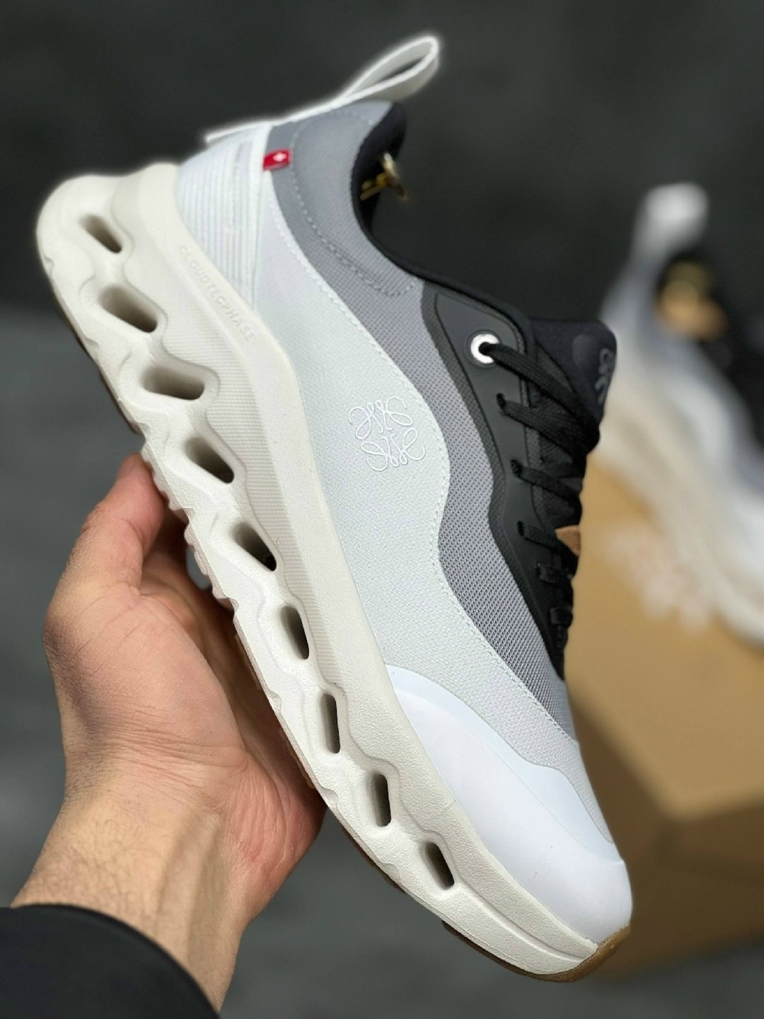 кроссовки loewe x cloudtilt 2 black white черный,кроссовки loewe x cloudtilt 2 black white,кроссовки on loewe x cloudtilt 2 черный,кроссовки из коллаборации с cloudtilt 2.0 loewe серый,кроссовки on cl