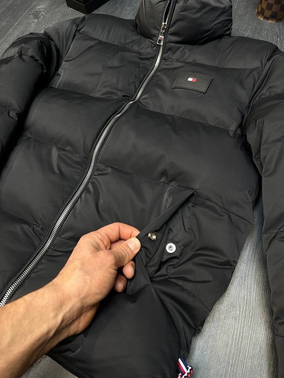 куртка мужская tommy hilfiger,куртка демисезонная мужская томми хилфигер,tommy hilfiger чёрная куртка мужская,мужской пуховик tommy hilfiger,куртка утепленная tommy hilfiger