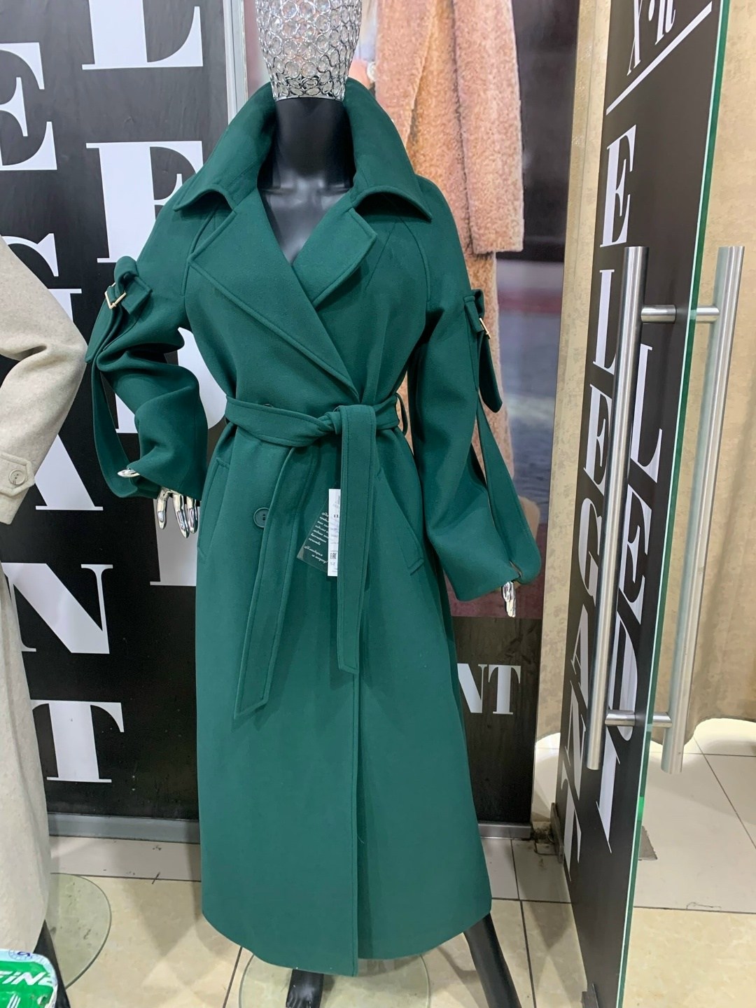 стильное пальто,женское пальто,пальто,зеленое пальто,пальто изумрудного цвета