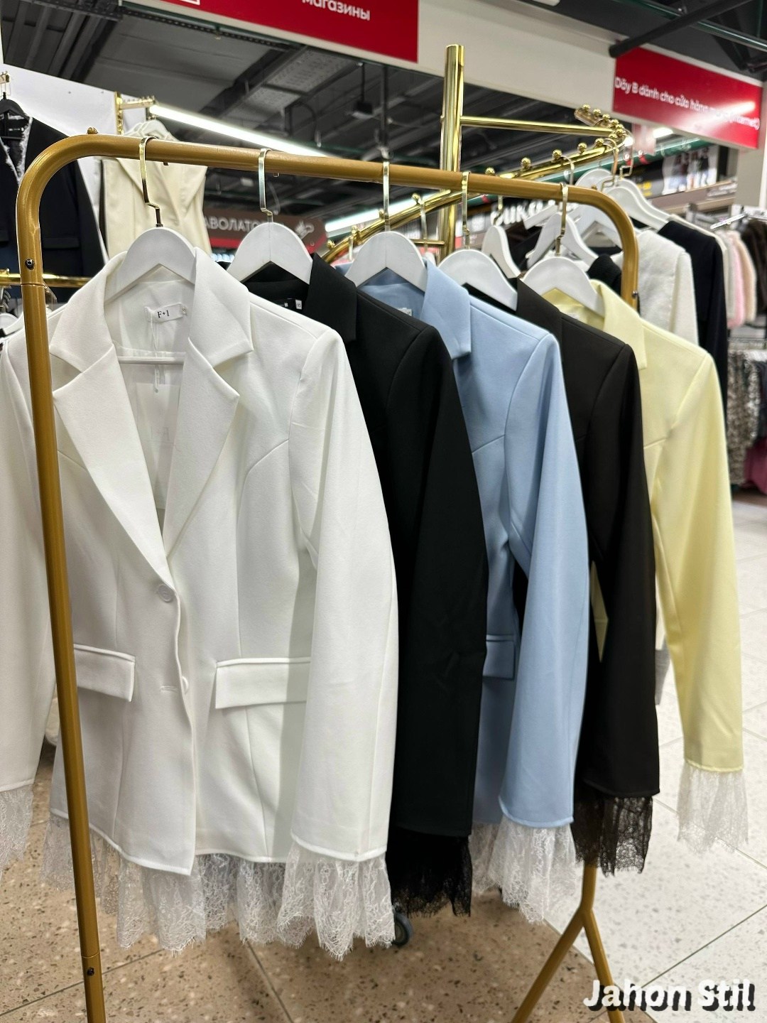 брючный костюм,высокая мода,белый брючный костюм,пиджак с кружевом