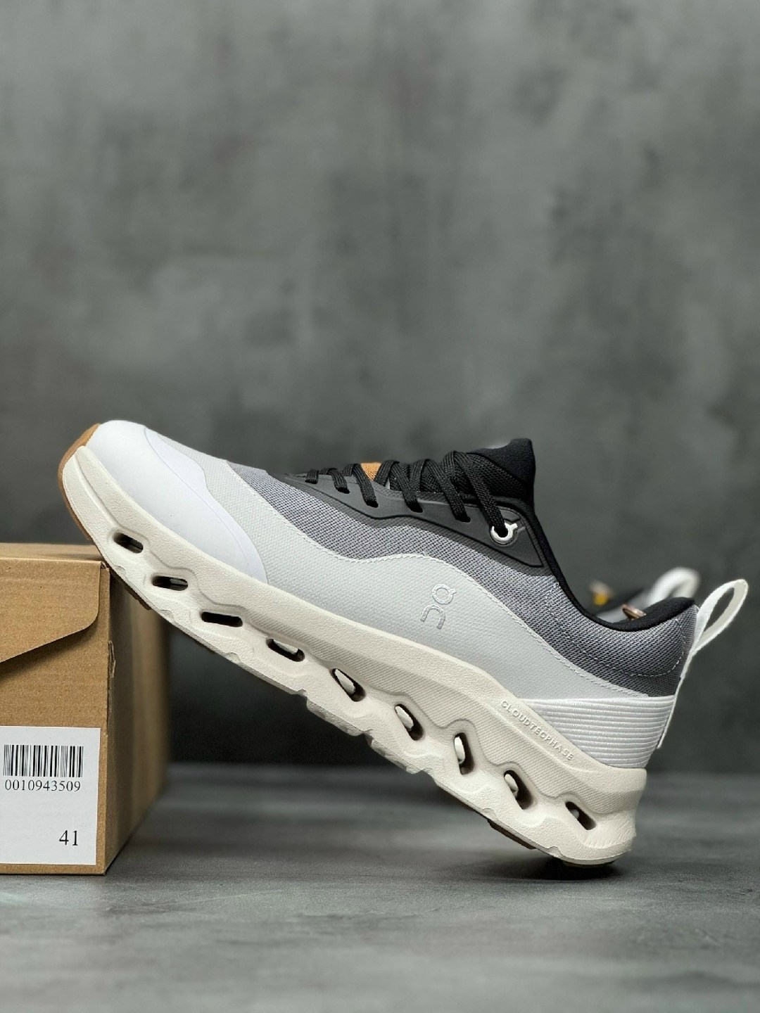кроссовки loewe x cloudtilt 2 black white черный,кроссовки loewe x cloudtilt 2 black white,кроссовки on loewe x cloudtilt 2 черный,кроссовки из коллаборации с cloudtilt 2.0 loewe серый,кроссовки on cl