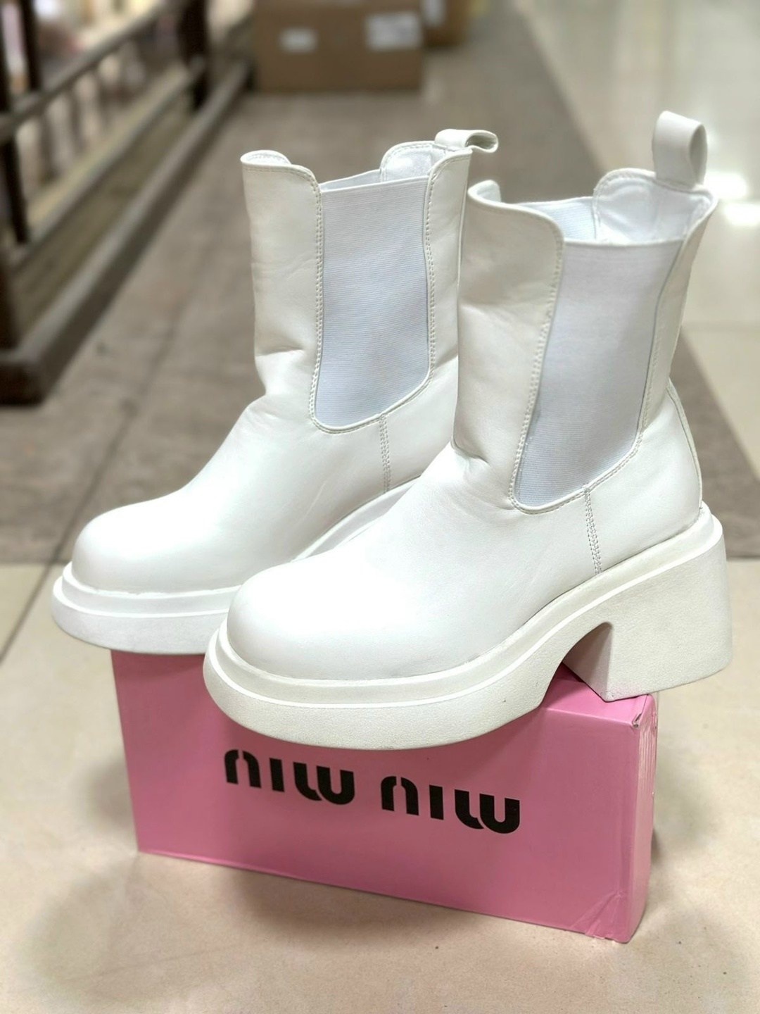 ботинки женские,, женская,белые ботинки прада женские,ботинки модные