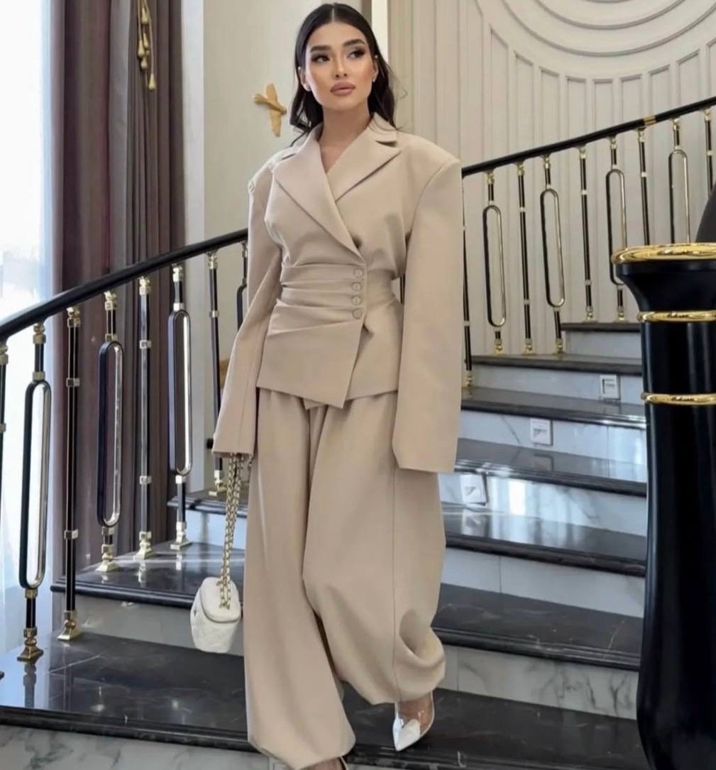 брючный костюм,черный брючный костюм,женский брючный костюм,одежда в стиле