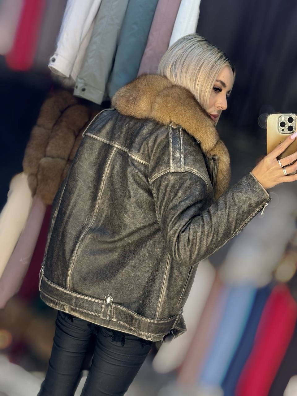 женская куртка с натуральным мехом,кожаная куртка с натуральным мехом,джинсовка с мехом песца,пуховики с натуральным мехом,пуховик с мехом
