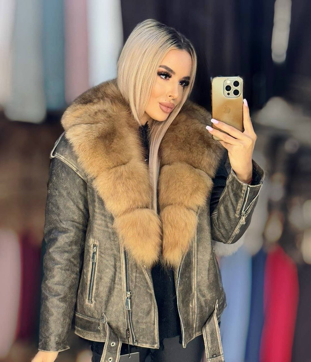 женская куртка с натуральным мехом,кожаная куртка с натуральным мехом,джинсовка с мехом песца,пуховики с натуральным мехом,пуховик с мехом