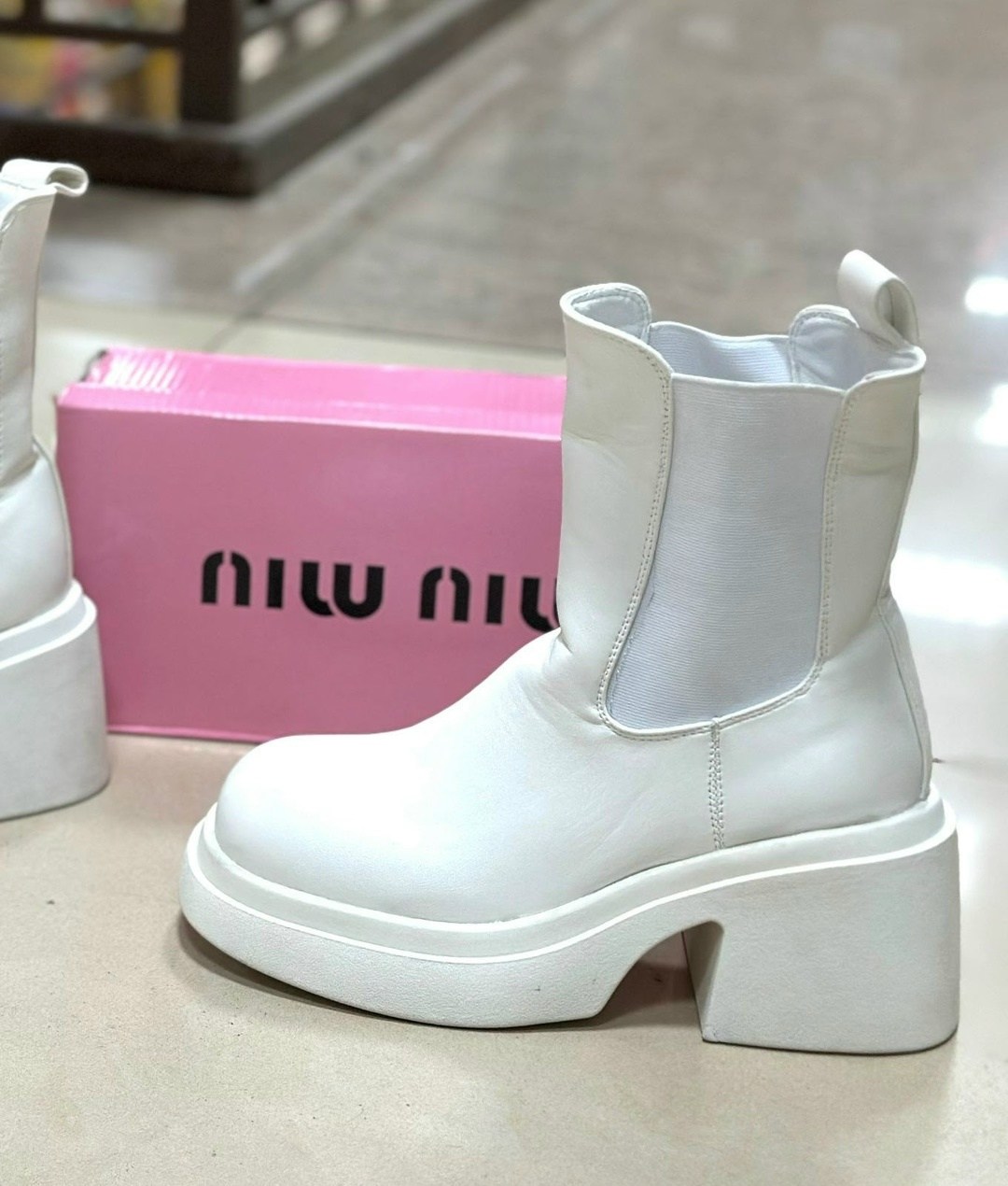 ботинки женские,, женская,белые ботинки прада женские,ботинки модные