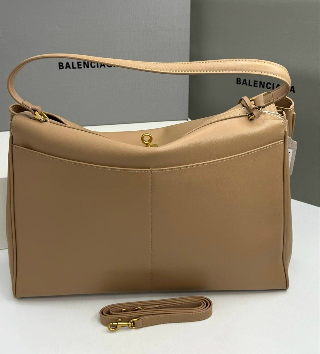 сумка balenciaga женская,сумка balenciaga,balenciaga сумка на плечо,сумка balenciaga натуральная кожа,сумка balenciaga черная натуральная кожа 35 см