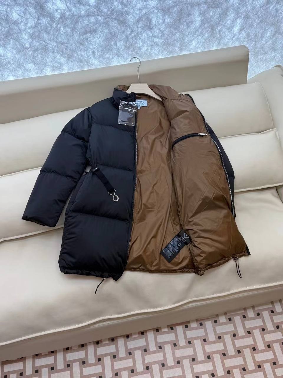 пуховик prada,пуховик prada женский,prada черный полиамидовый пуховик,prada куртка re-nylon с капюшоном и поясом черный,куртка женская prada