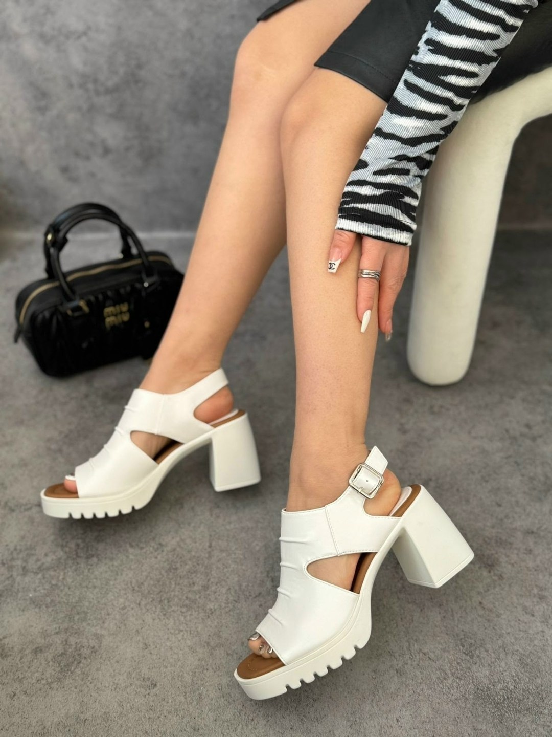 элегантные босоножки на невысоком каблуке,женские босоножки,босоножки на каблуках,босоножки,элегантные босоножки