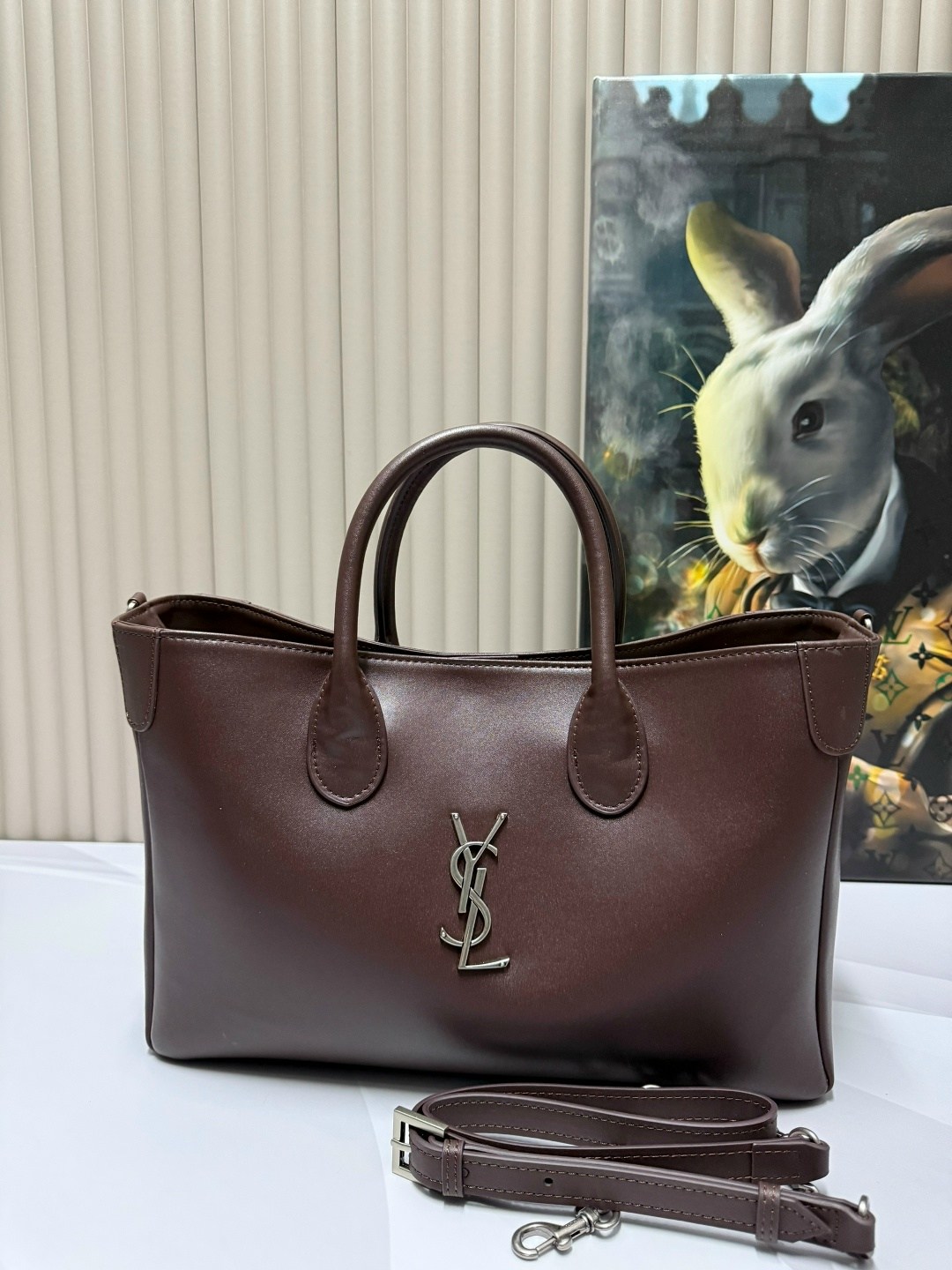 кожаная сумка lux saint laurent,сумка женская yves saint laurent,сумка saint laurent из натуральной гладкой кожи,женская чёрная сумка yves saint laurent 39x23 см,винтажная кожаная сумка lux saint laur