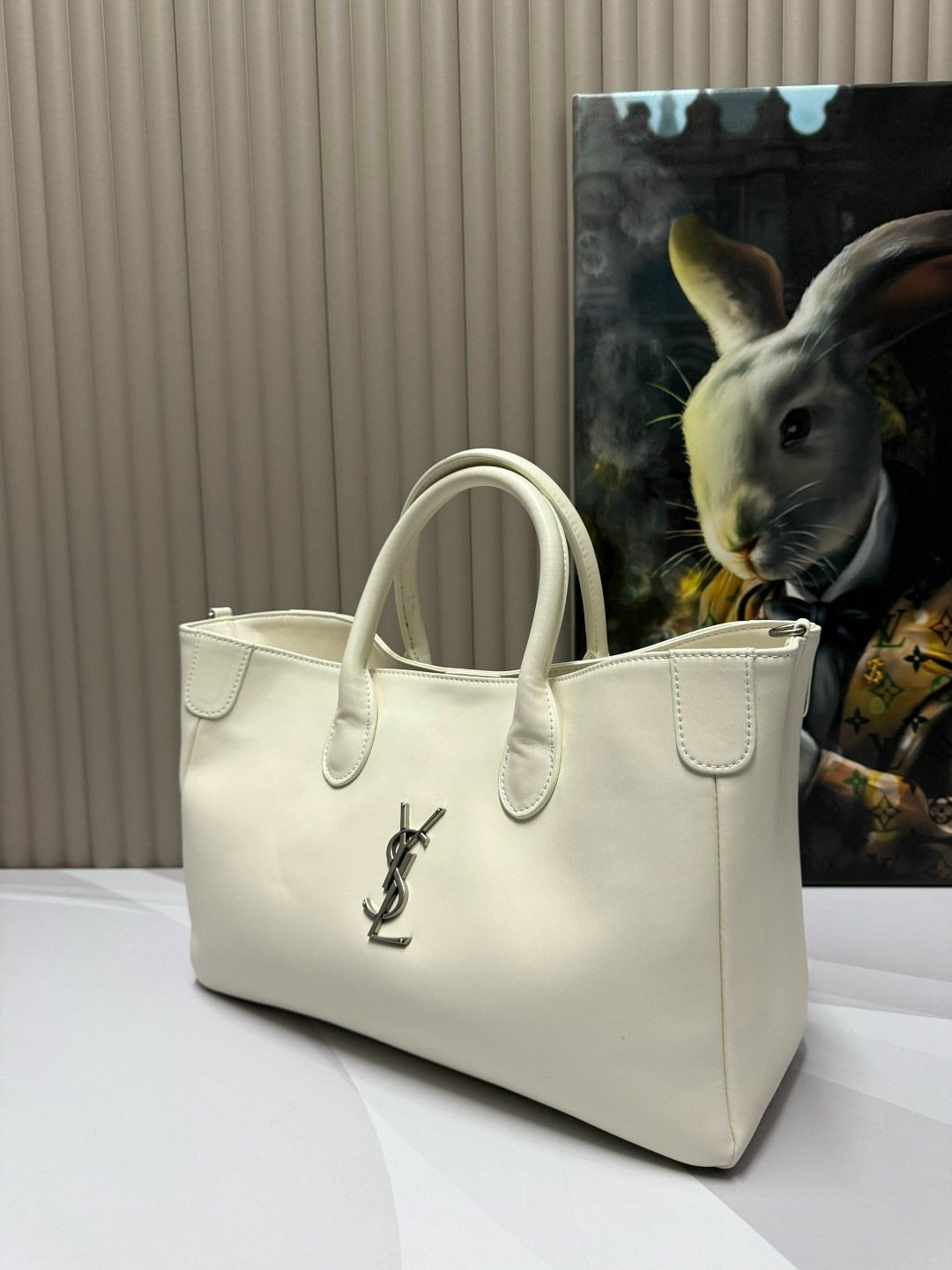 кожаная сумка lux saint laurent,сумка женская yves saint laurent,сумка saint laurent из натуральной гладкой кожи,женская чёрная сумка yves saint laurent 39x23 см,винтажная кожаная сумка lux saint laur