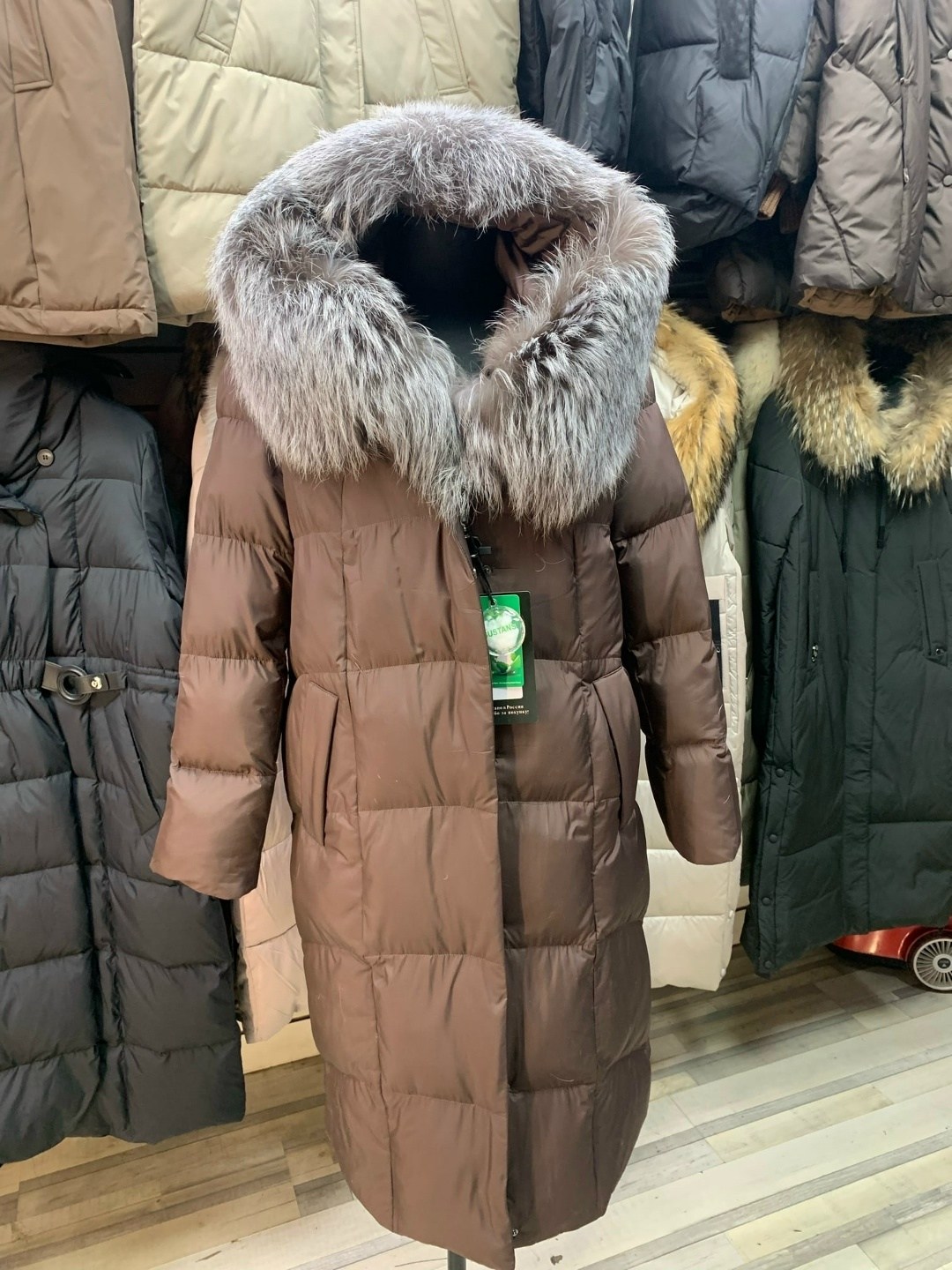 пуховик stella rossa коричневый,женский пуховик,пуховик с натуральным мехом,пуховики с мехом,пуховик женский с натуральным мехом