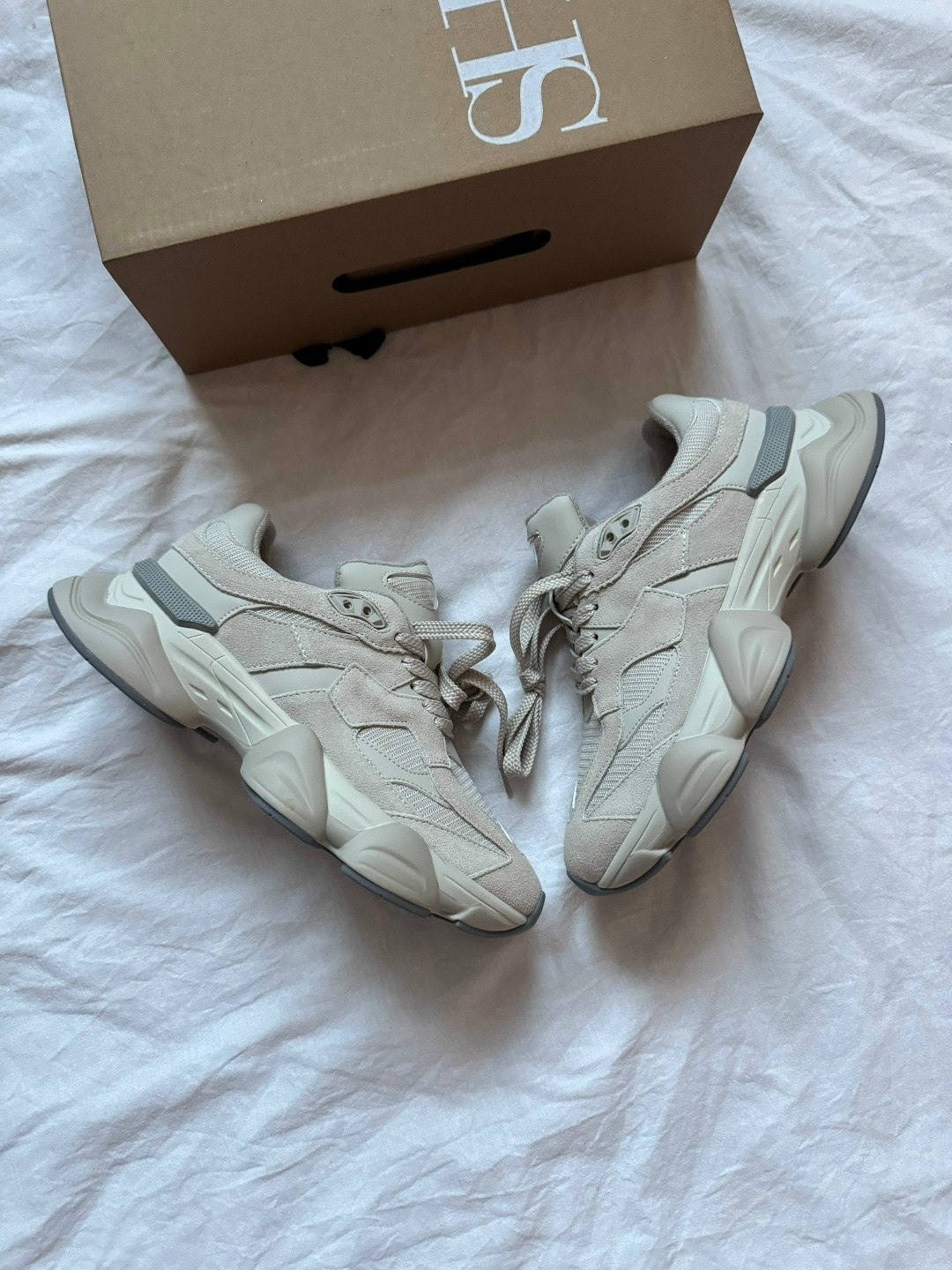 кроссовки,повседневные кроссовки,массивные кроссовки,модные кроссовки,оригинальные кроссовки