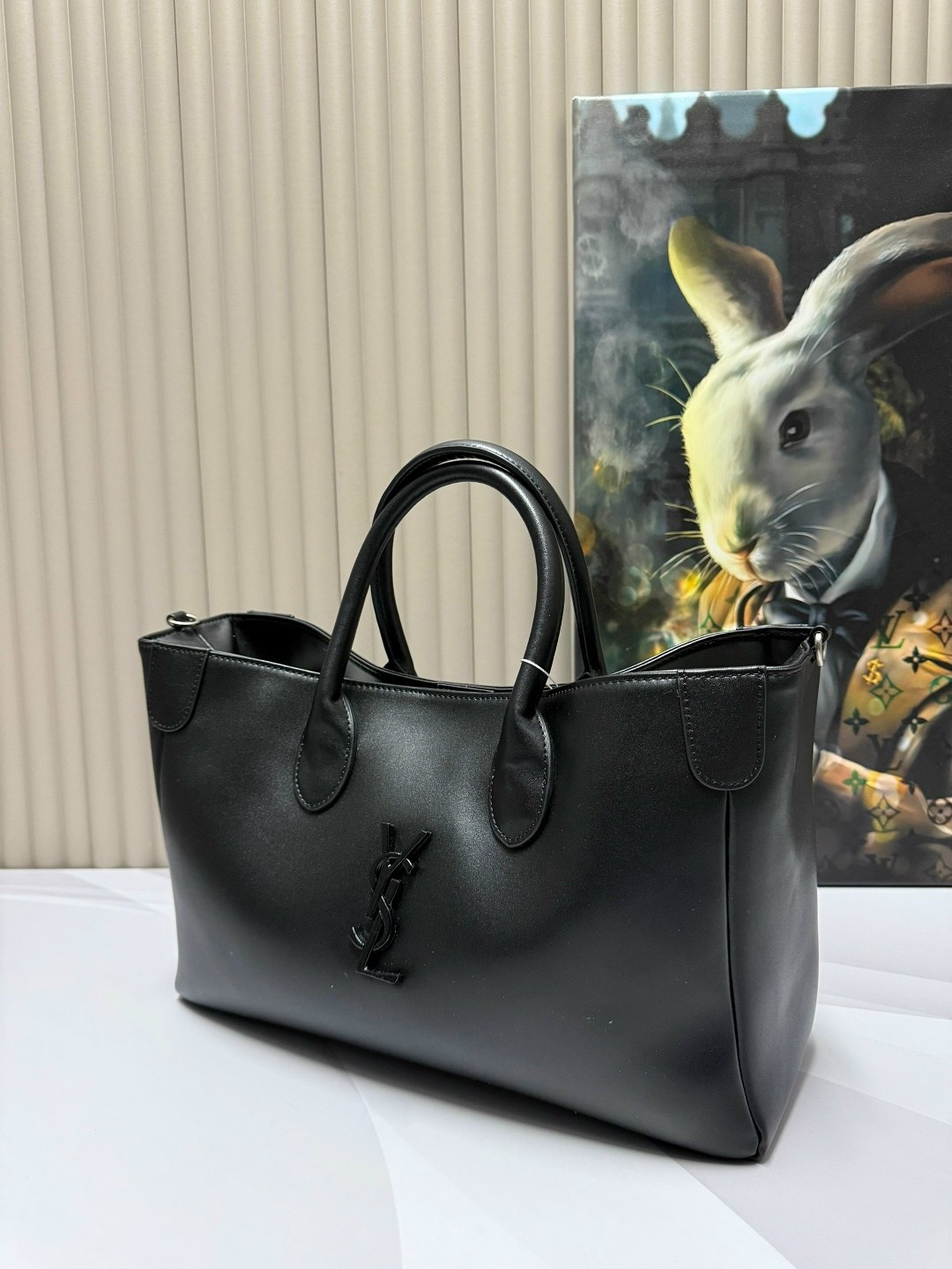 кожаная сумка lux saint laurent,сумка женская yves saint laurent,сумка saint laurent из натуральной гладкой кожи,женская чёрная сумка yves saint laurent 39x23 см,винтажная кожаная сумка lux saint laur