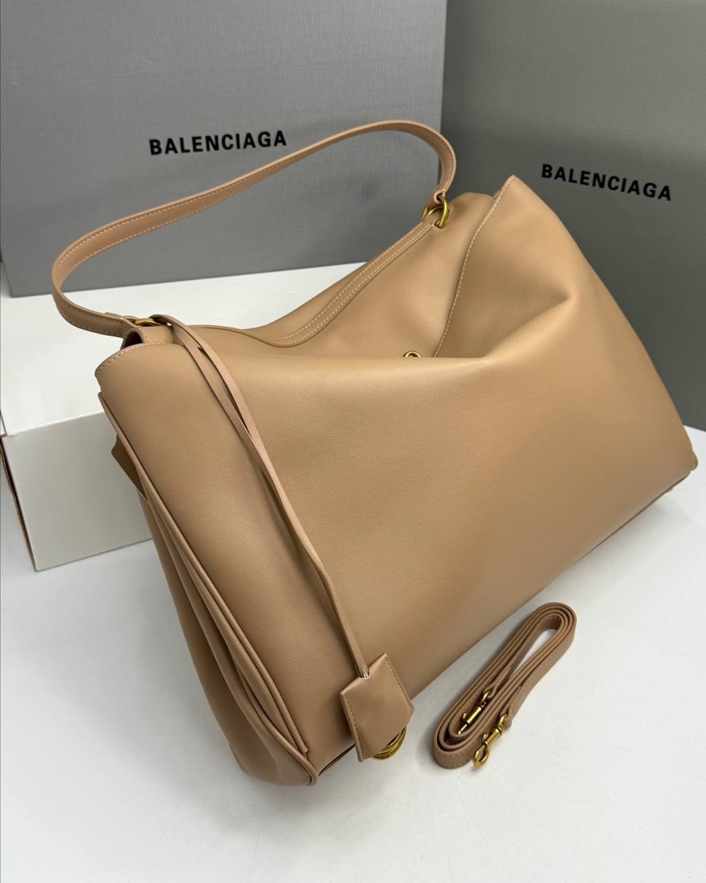 сумка balenciaga женская,сумка balenciaga,balenciaga сумка на плечо,сумка balenciaga натуральная кожа,сумка balenciaga черная натуральная кожа 35 см