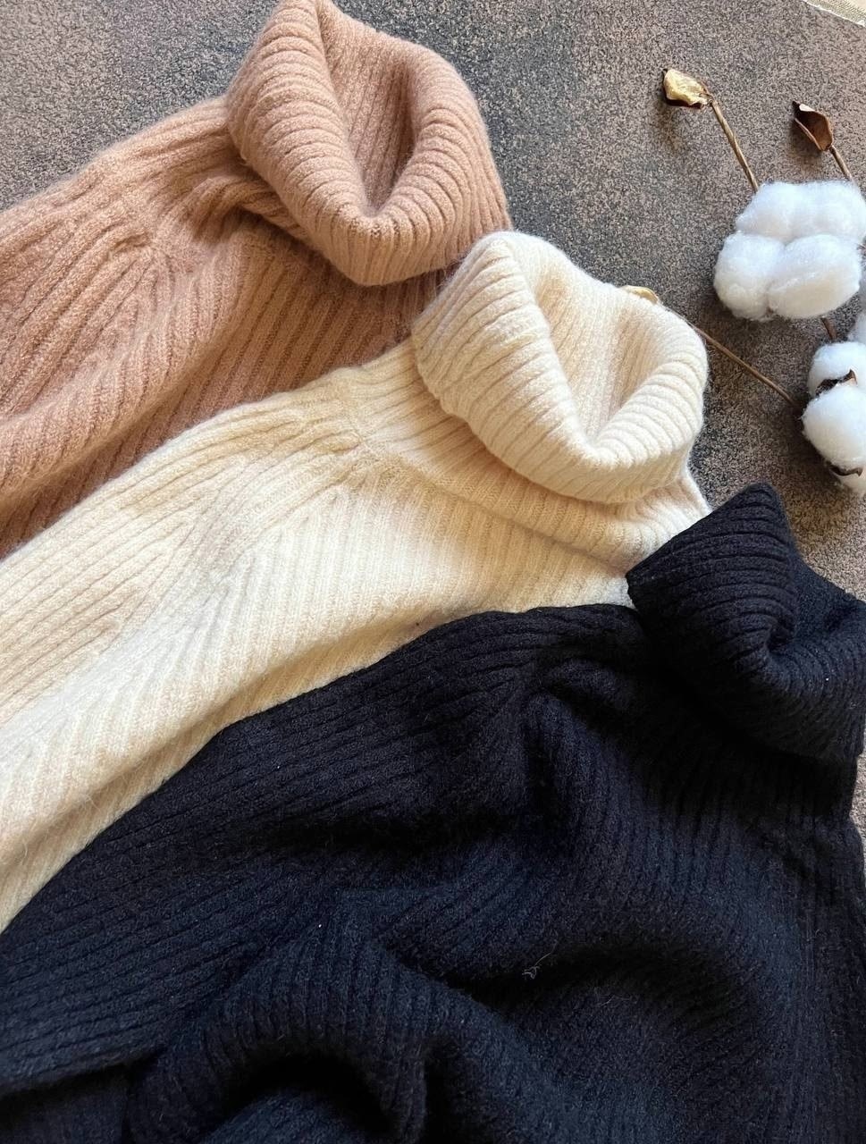 turtleneck drop shoulder ribbed knit sweater dress,вязаное платье,бежевое платье лапша,трикотажное платье,теплое вязаное платье